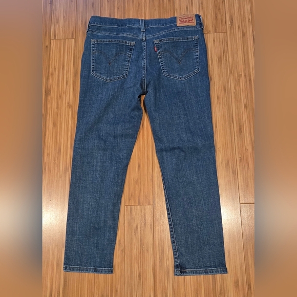 Levis Classic Blue Distressed Women Jeans - Picture 5 of 8